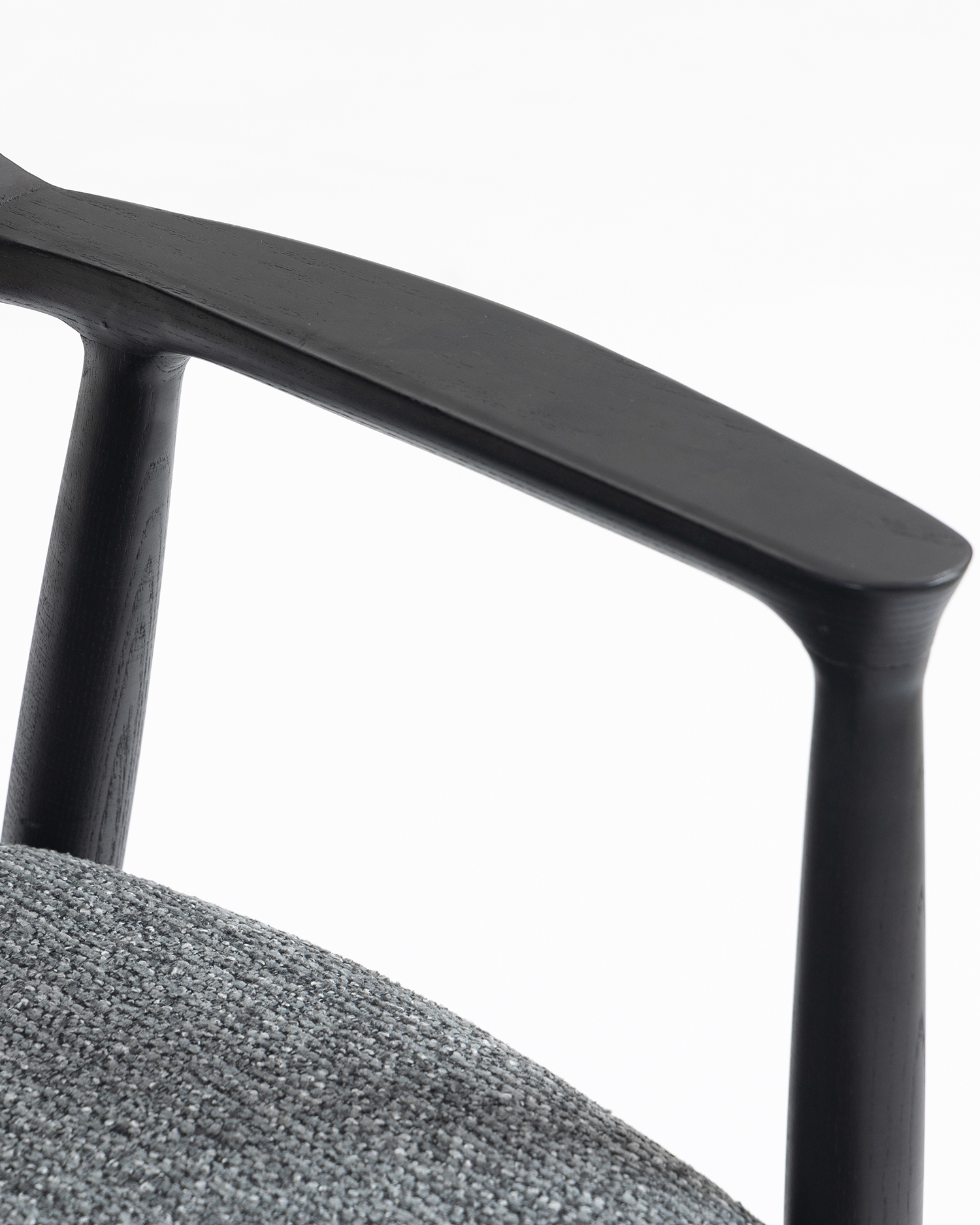 মিনিমালিস্ট আর্মরেস্ট কাঠের চেয়ার মিনিমালিস্ট আর্মরেস্ট কাঠের চেয়ার