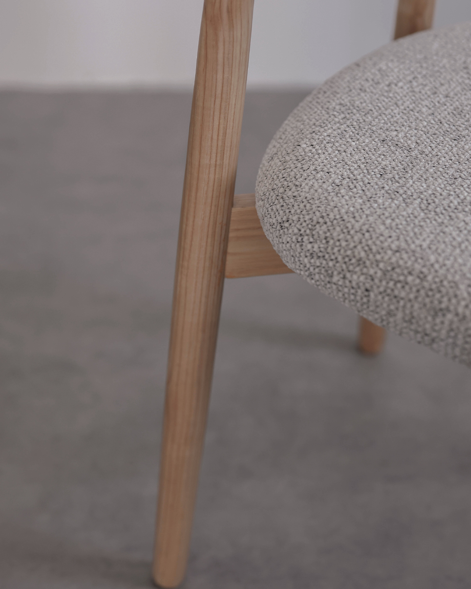 আখরোট-টোনড ক্লাসিক কাঠের চেয়ারগুলি আখরোট-টোনড ক্লাসিক কাঠের চেয়ারগুলি