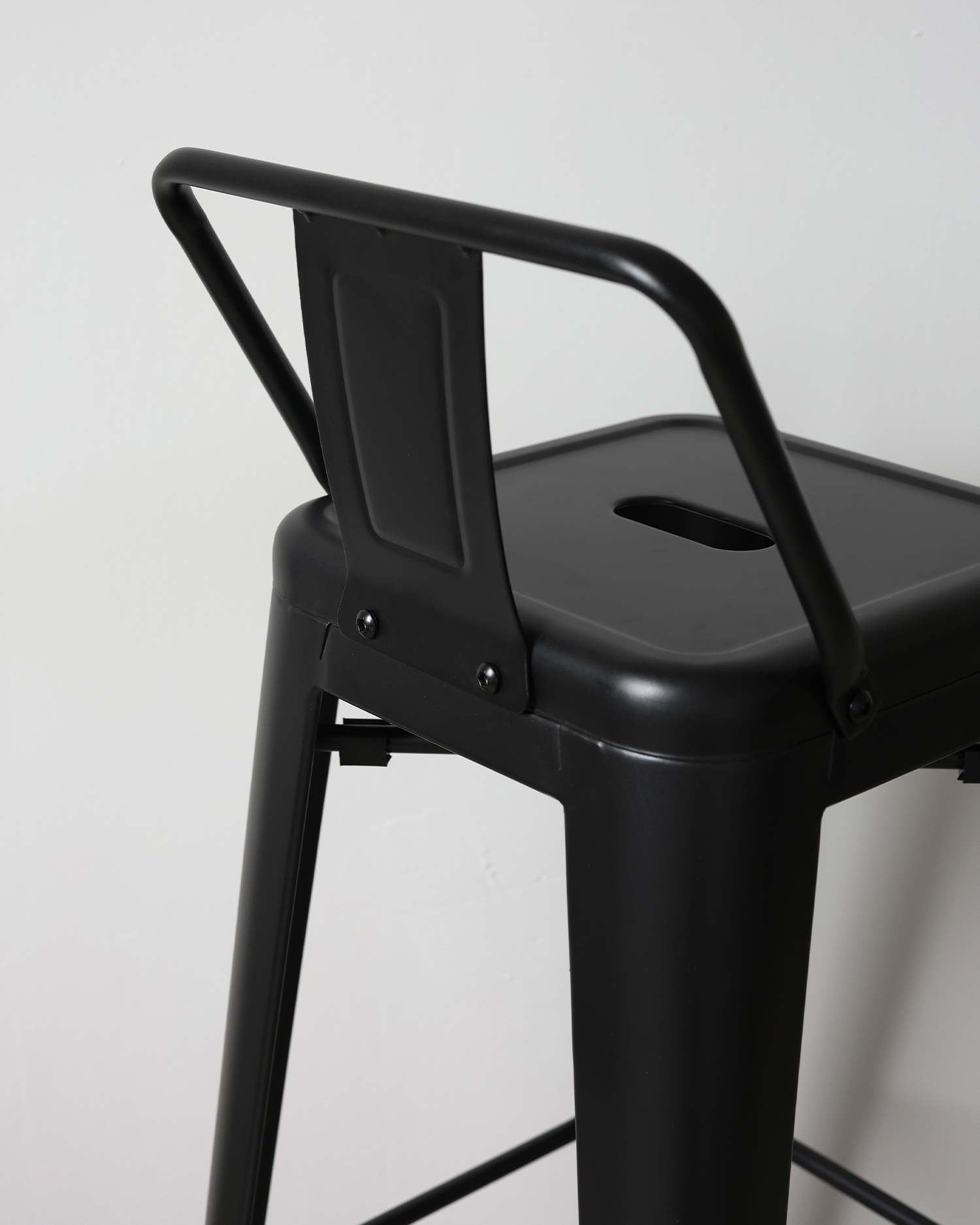 ভিনটেজ আয়রন ডিজাইনের চেয়ার ভিনটেজ আয়রন ডিজাইনের চেয়ার