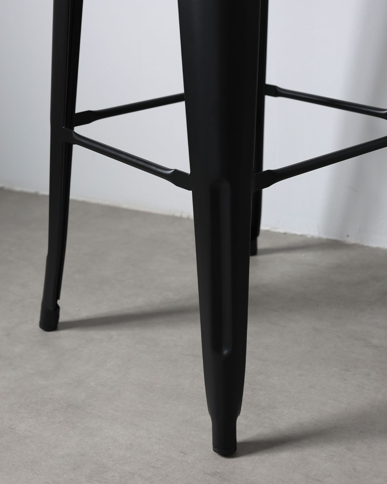 ভিনটেজ আয়রন ডিজাইনের চেয়ার ভিনটেজ আয়রন ডিজাইনের চেয়ার