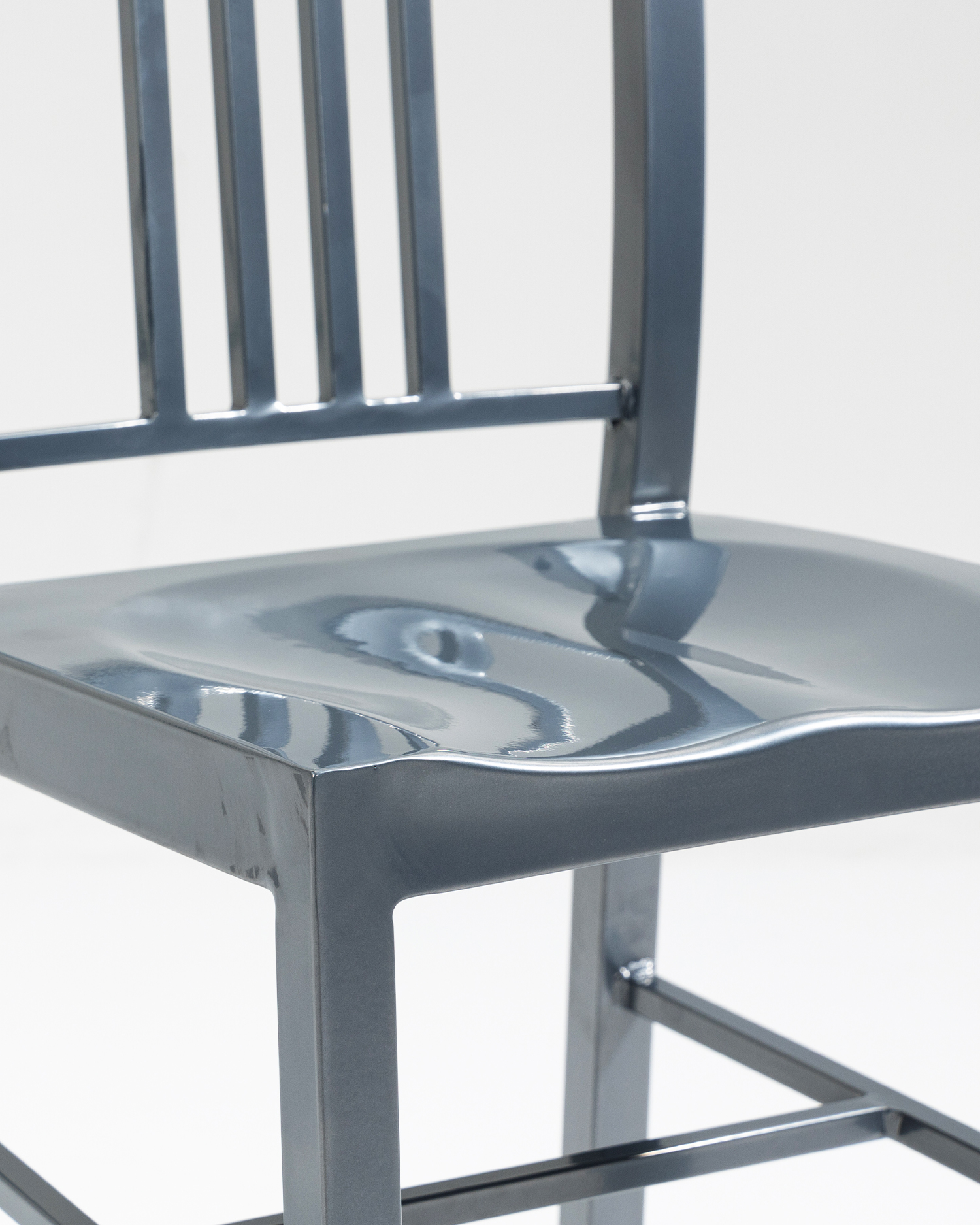 কালজয়ী নকশা আয়রন চেয়ার কালজয়ী নকশা আয়রন চেয়ার