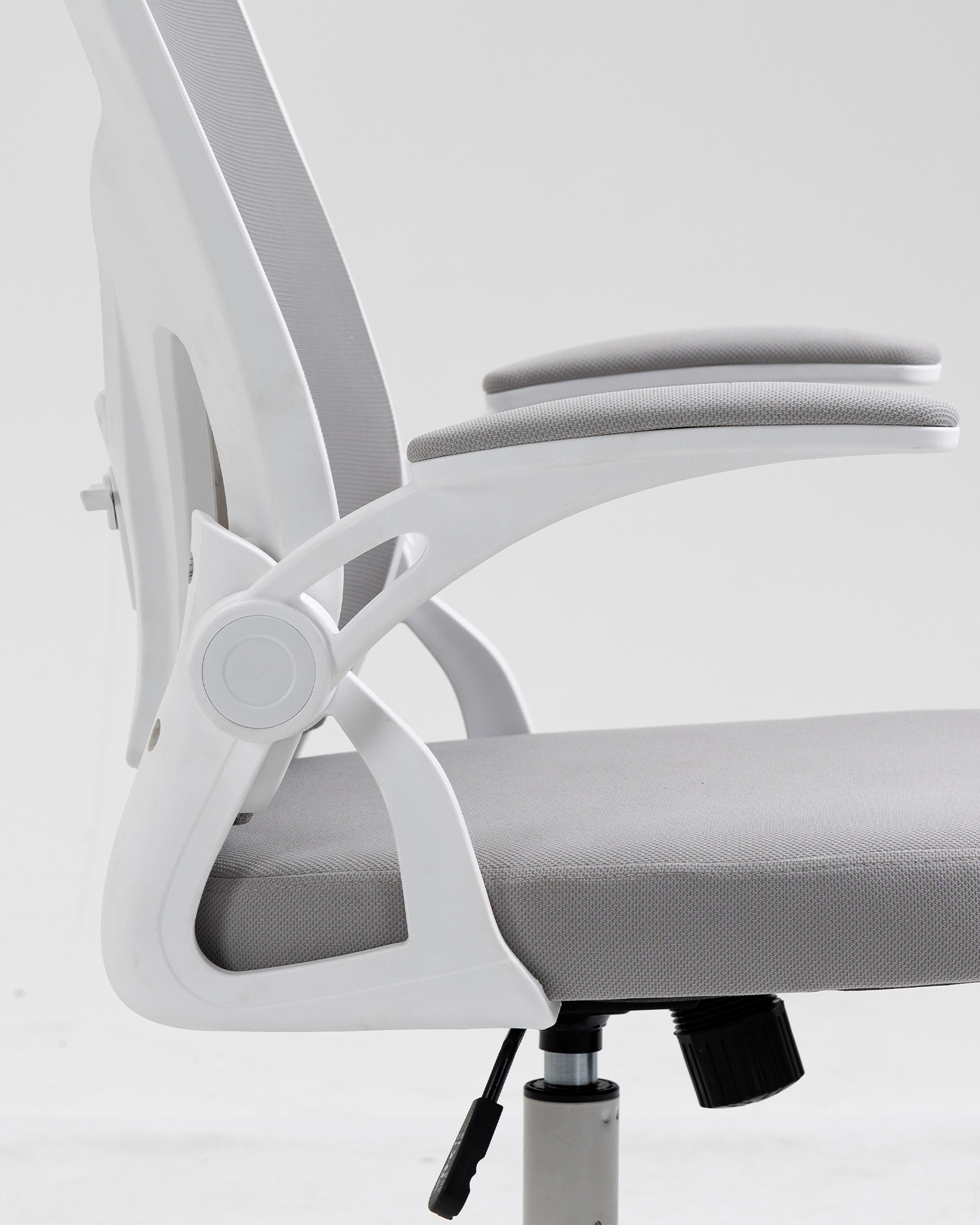 সামঞ্জস্যযোগ্য আর্মরেস্ট সহ অফিস চেয়ার সামঞ্জস্যযোগ্য আর্মরেস্ট সহ অফিস চেয়ার