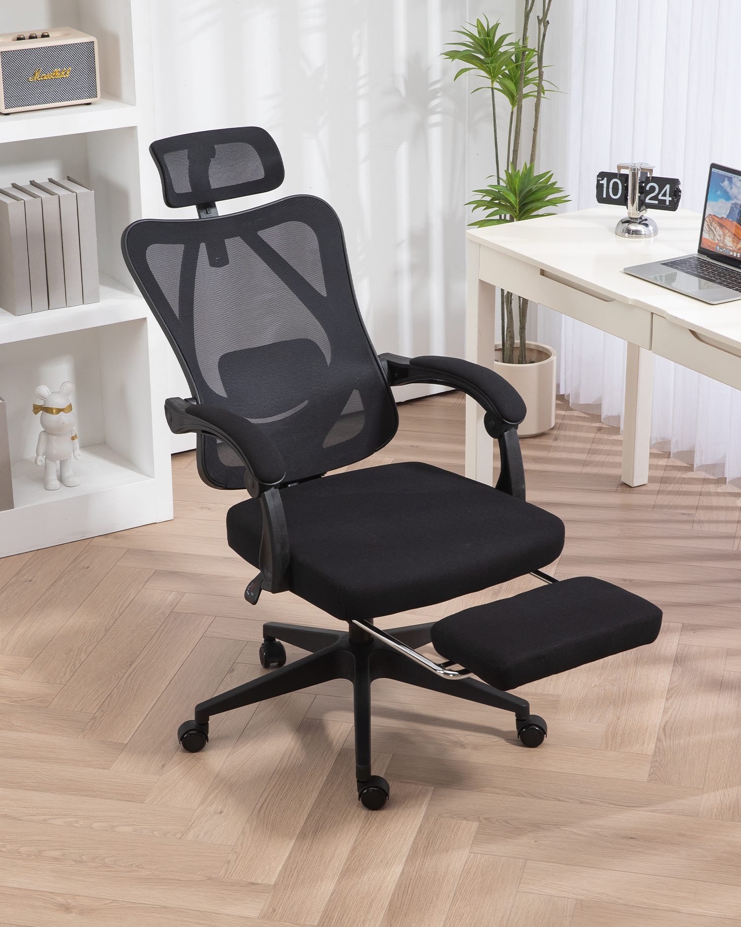 পাদদেশের সাথে অফিসের চেয়ার পুনরায় সাজানো পাদদেশের সাথে অফিসের চেয়ার পুনরায় সাজানো